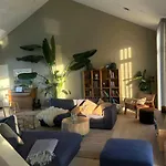 Unique Architect-designed House Near The Prázdninový dům