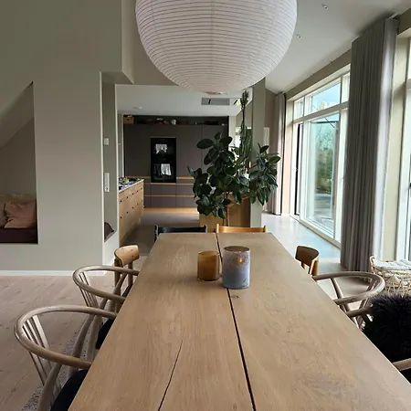 Дом отдыха Unique Architect-designed House Near The